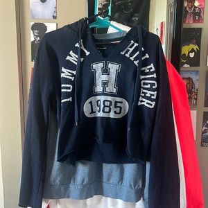 TOMMY HILFIGER cropped sweatshirt